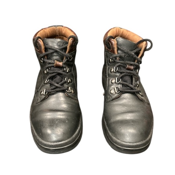 Women's Black Timberland Leather Boots, Size 7.5M.‎ Preowned in good condition. - Picture 2 of 8